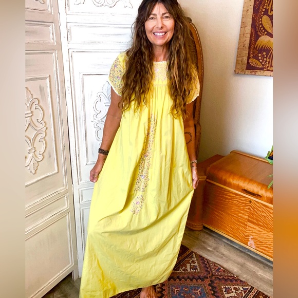 Vtg Mexican Oaxaca Embroidered Pastel Maxi Kaftan Yellow Dress - Picture 3 of 12